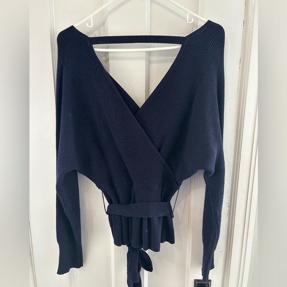 Tie waist sweater with cut out back - Picture 3 of 6